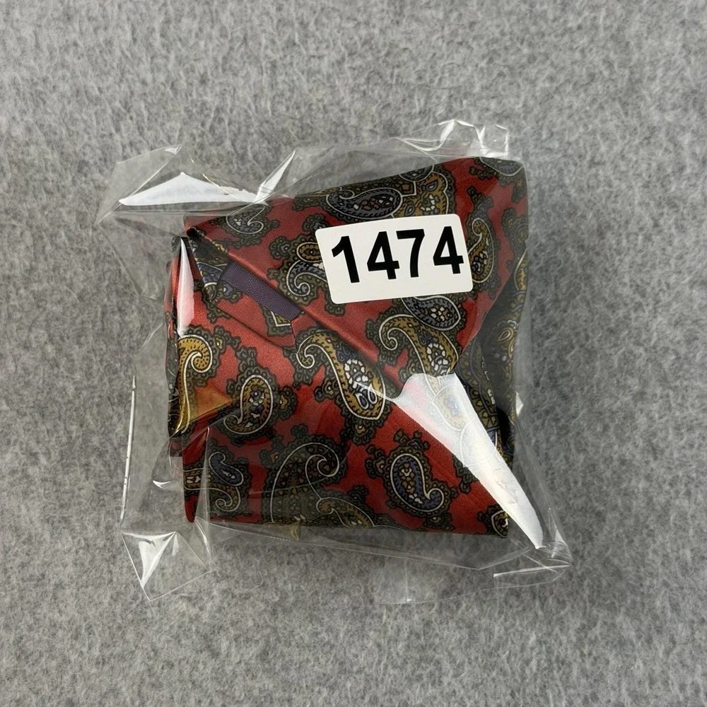Vintage Geoffrey Beene Red Paisley 100% Silk Necktie Made in Italy 56x3.6
